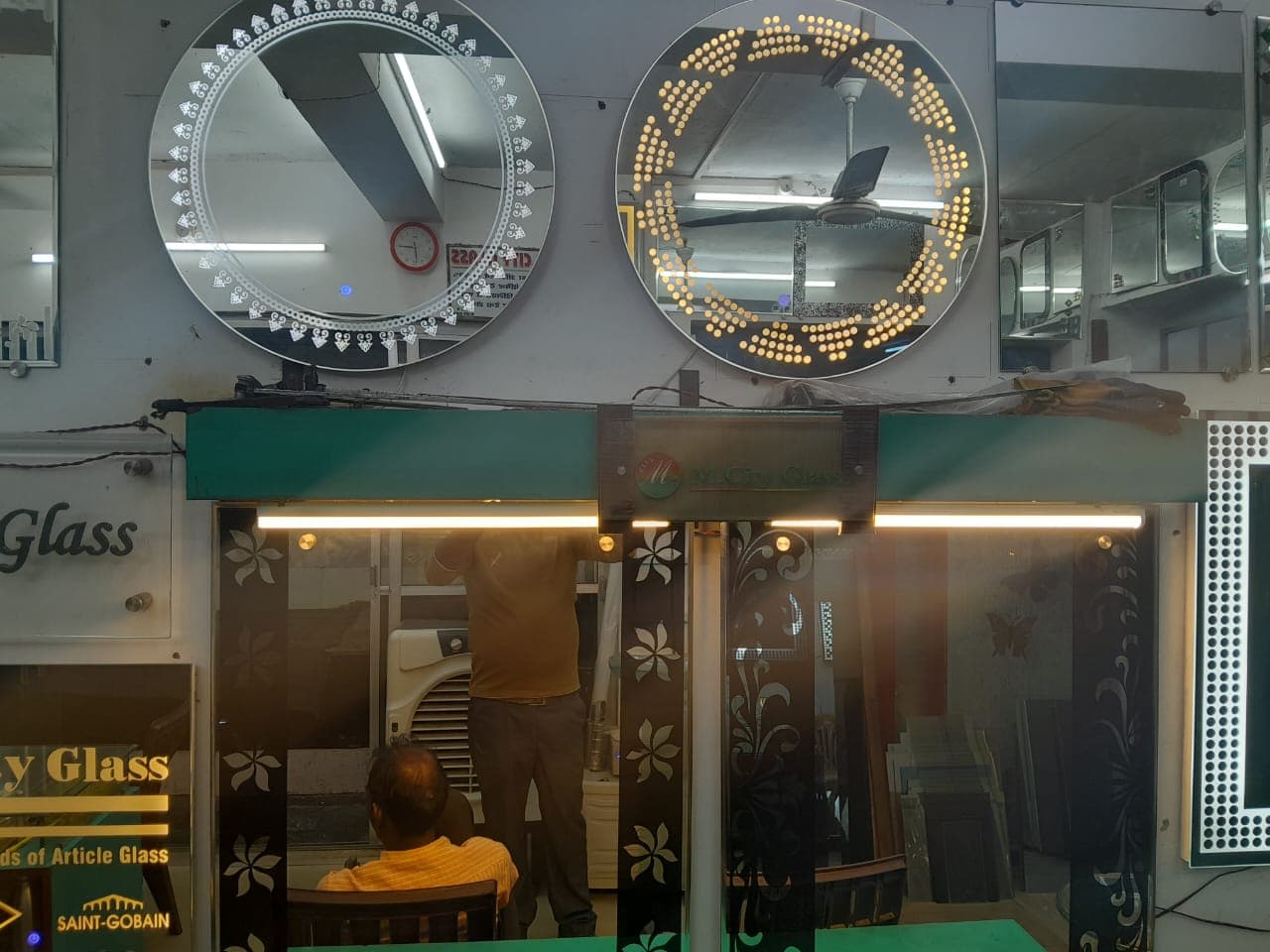 Premium glass facade for business showroom